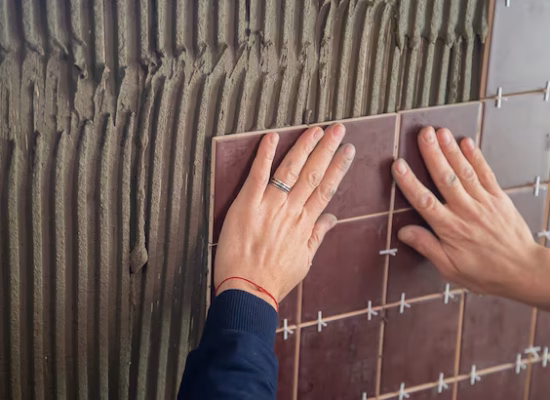 master-puts-tile-wall-selective-focus_511072-1365-1.avif